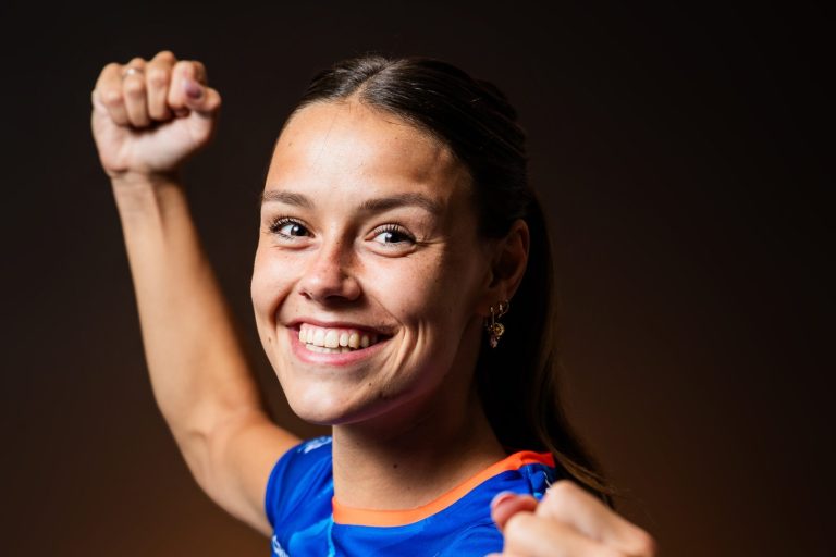 Annelie revalideert van haar kruisbandblessure: ‘Naast fysiek, wil ik er straks ook mentaal klaar voor zijn’